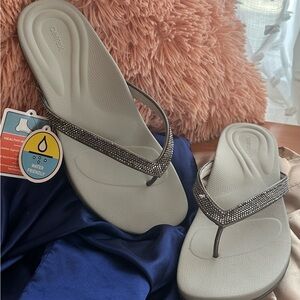 Aetrex Women's Silver Sparkle Sandals